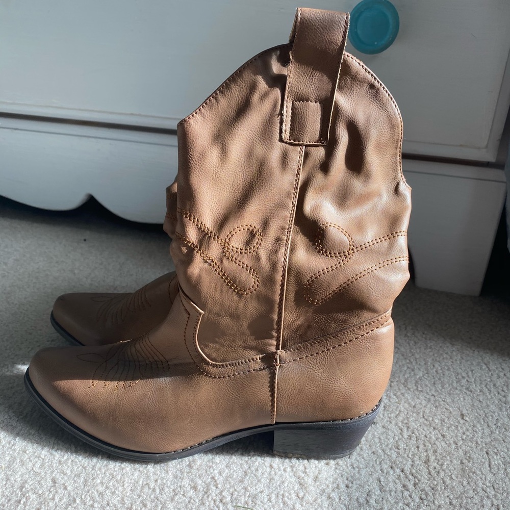 cowgirl boots (willing to negotiate $)